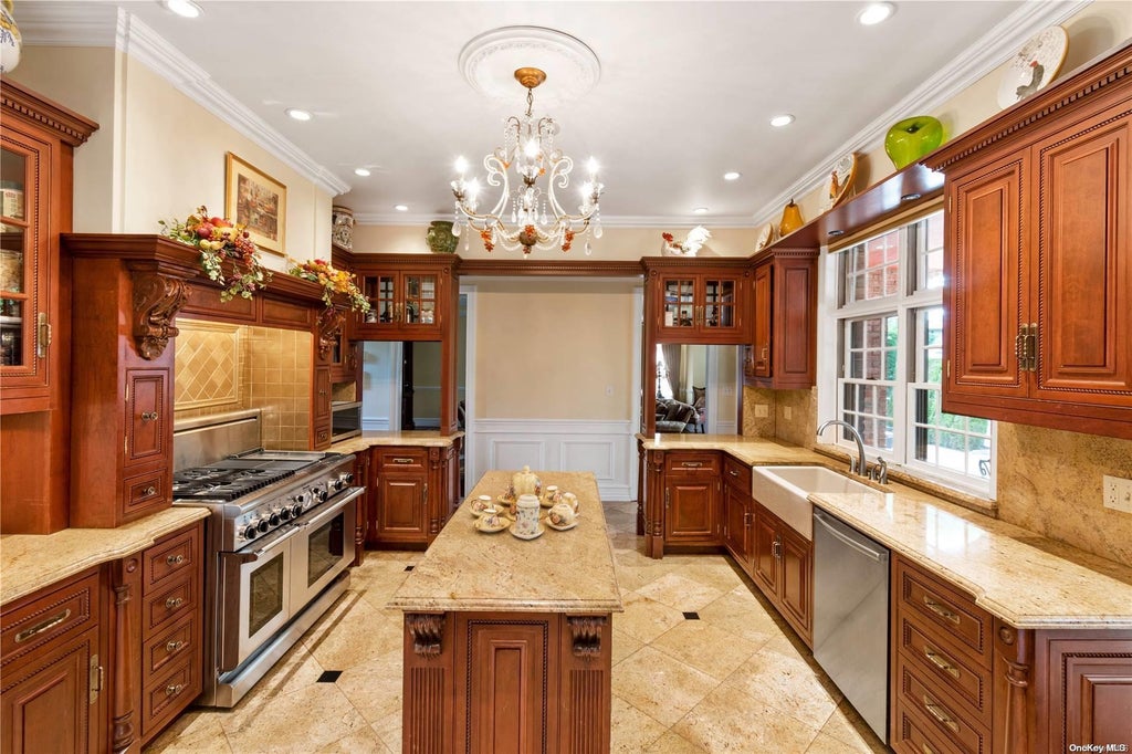 13 of 35 - 5 Center Drive, Malba, NY