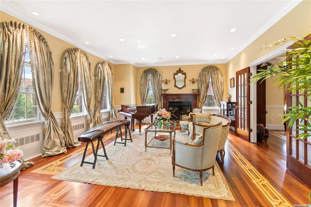 16 of 35 - 5 Center Drive, Malba, NY