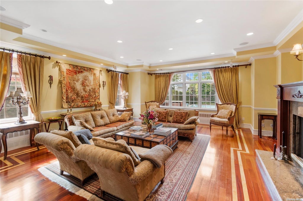 17 of 35 - 5 Center Drive, Malba, NY