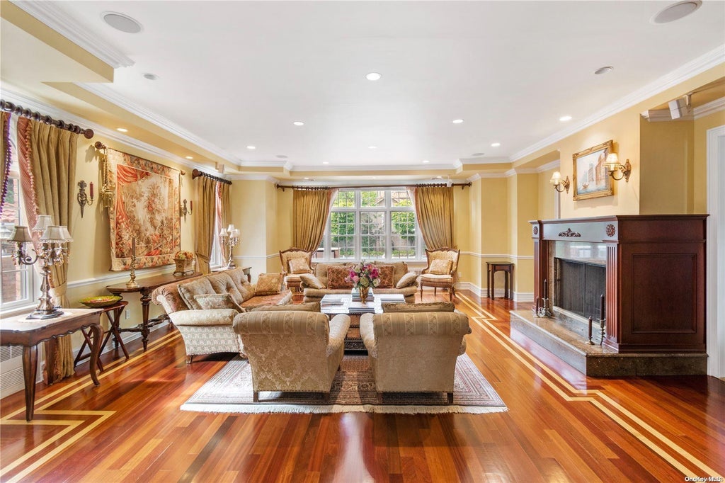 18 of 35 - 5 Center Drive, Malba, NY