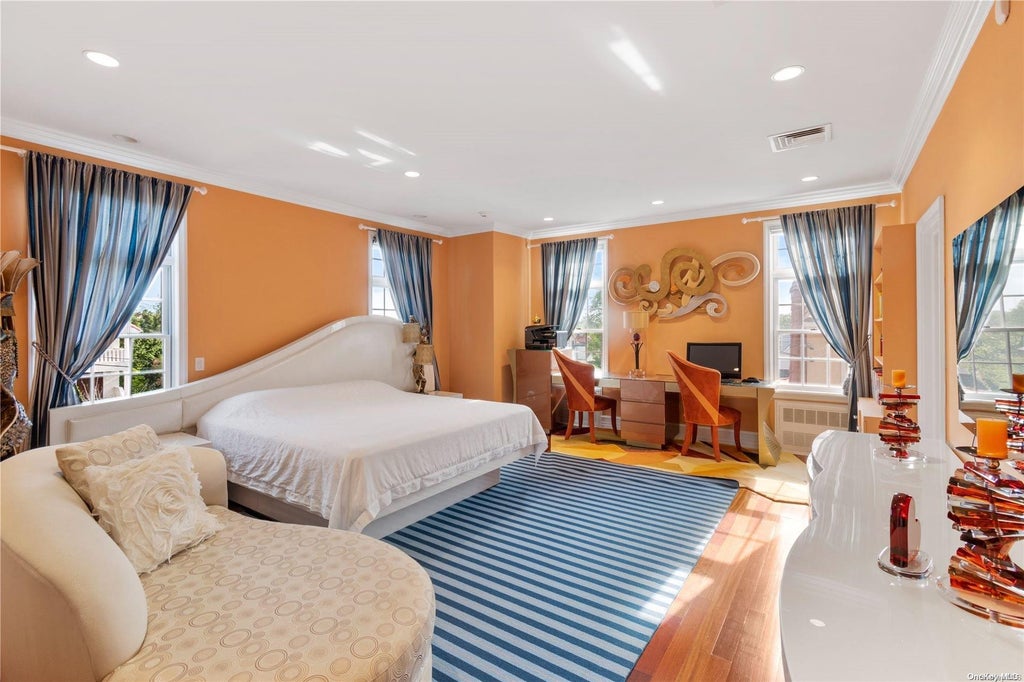 22 of 35 - 5 Center Drive, Malba, NY