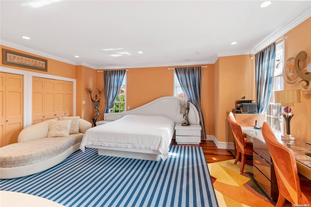 23 of 35 - 5 Center Drive, Malba, NY