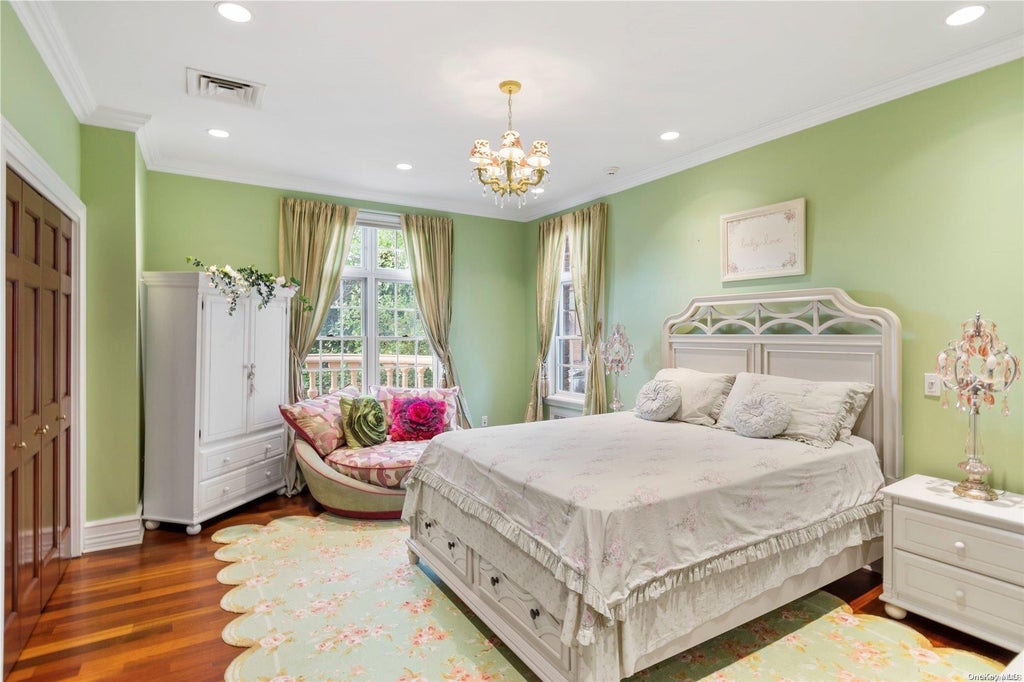 26 of 35 - 5 Center Drive, Malba, NY