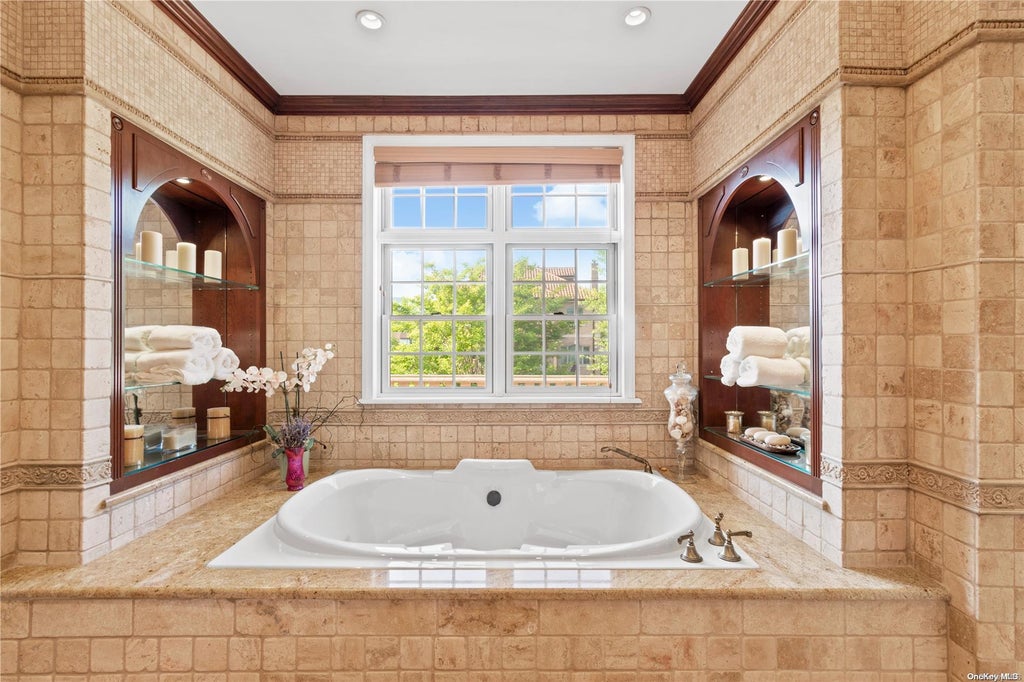29 of 35 - 5 Center Drive, Malba, NY
