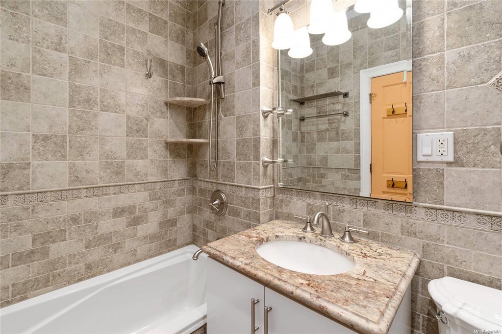 31 of 35 - 5 Center Drive, Malba, NY