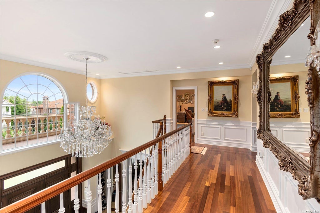 8 of 35 - 5 Center Drive, Malba, NY