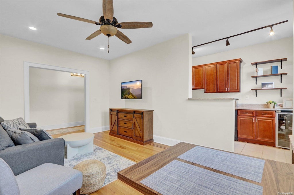 10 of 21 - 185 Atlantic Avenue # C3, Lynbrook, NY