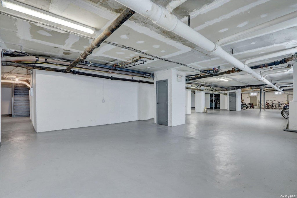 19 of 21 - 185 Atlantic Avenue # C3, Lynbrook, NY