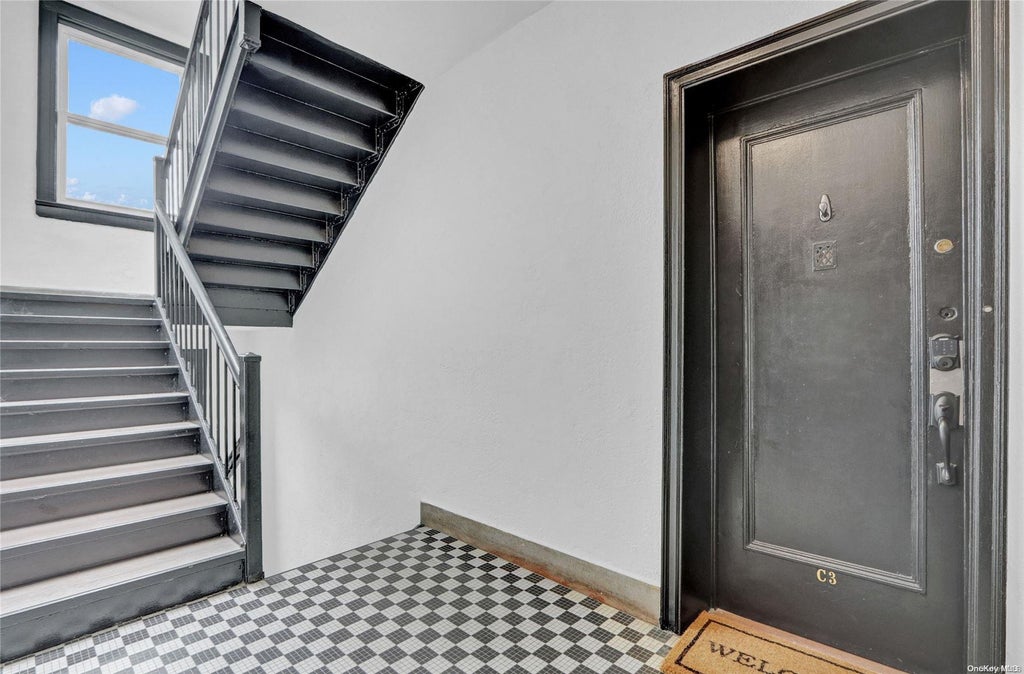 4 of 21 - 185 Atlantic Avenue # C3, Lynbrook, NY