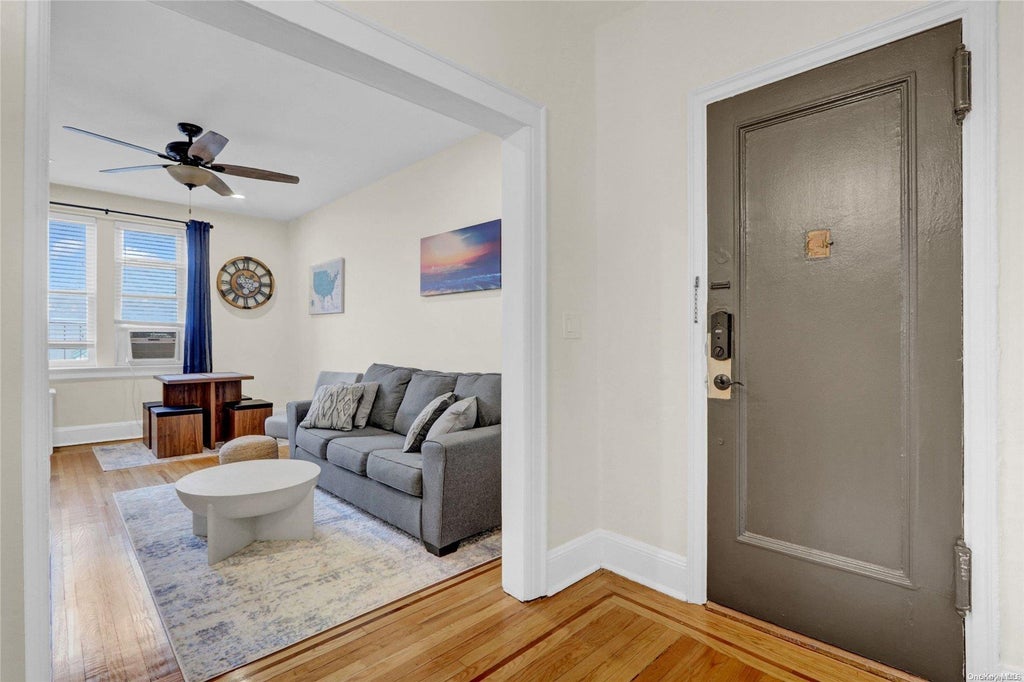 6 of 21 - 185 Atlantic Avenue # C3, Lynbrook, NY