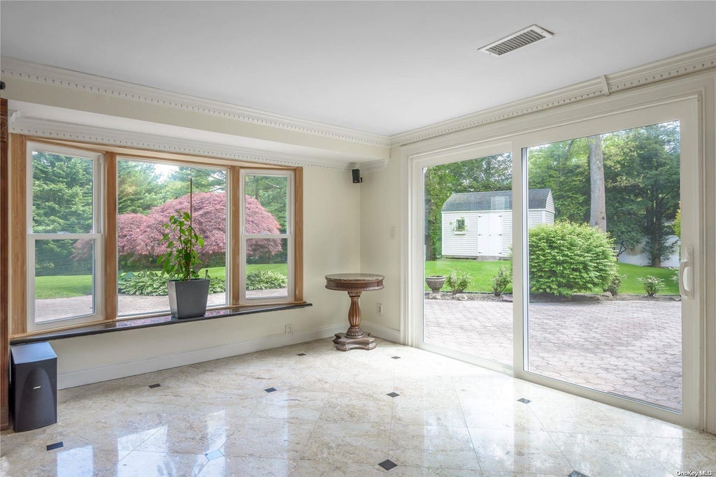 20 of 27 - 21 Kodiak Drive, Woodbury, NY