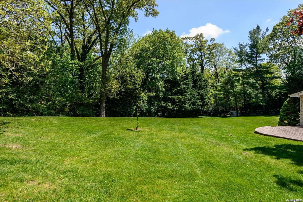 24 of 27 - 21 Kodiak Drive, Woodbury, NY