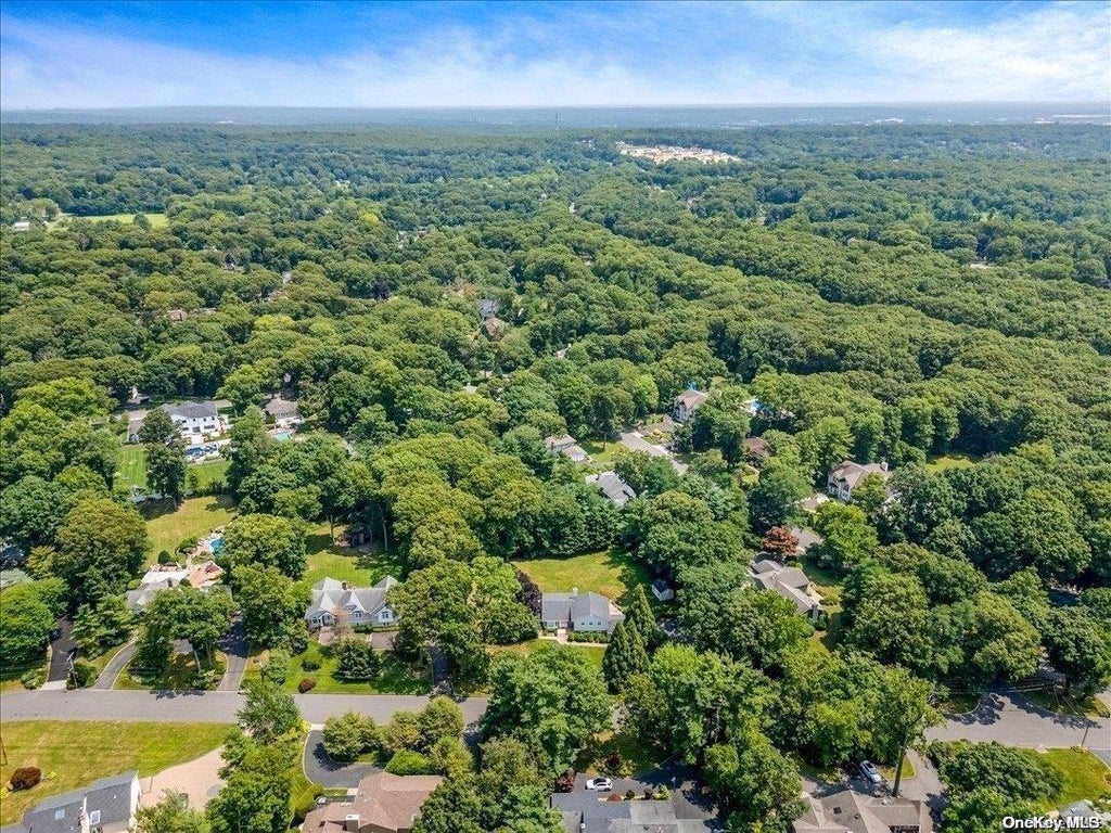 26 of 27 - 21 Kodiak Drive, Woodbury, NY