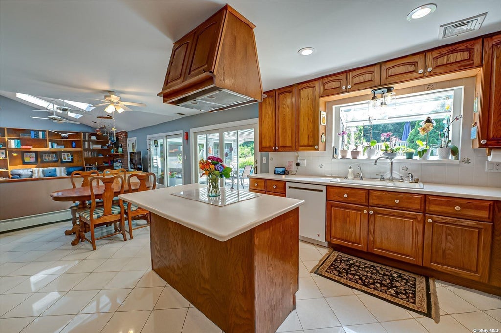 10 of 34 - 7 Somner Drive, Dix Hills, NY