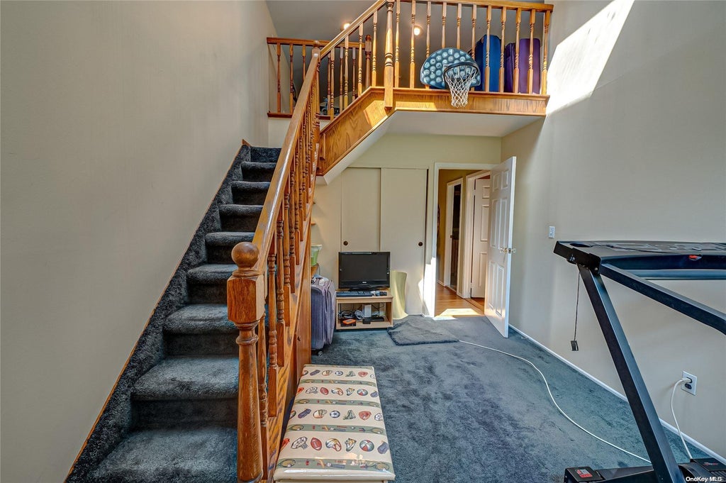 17 of 34 - 7 Somner Drive, Dix Hills, NY