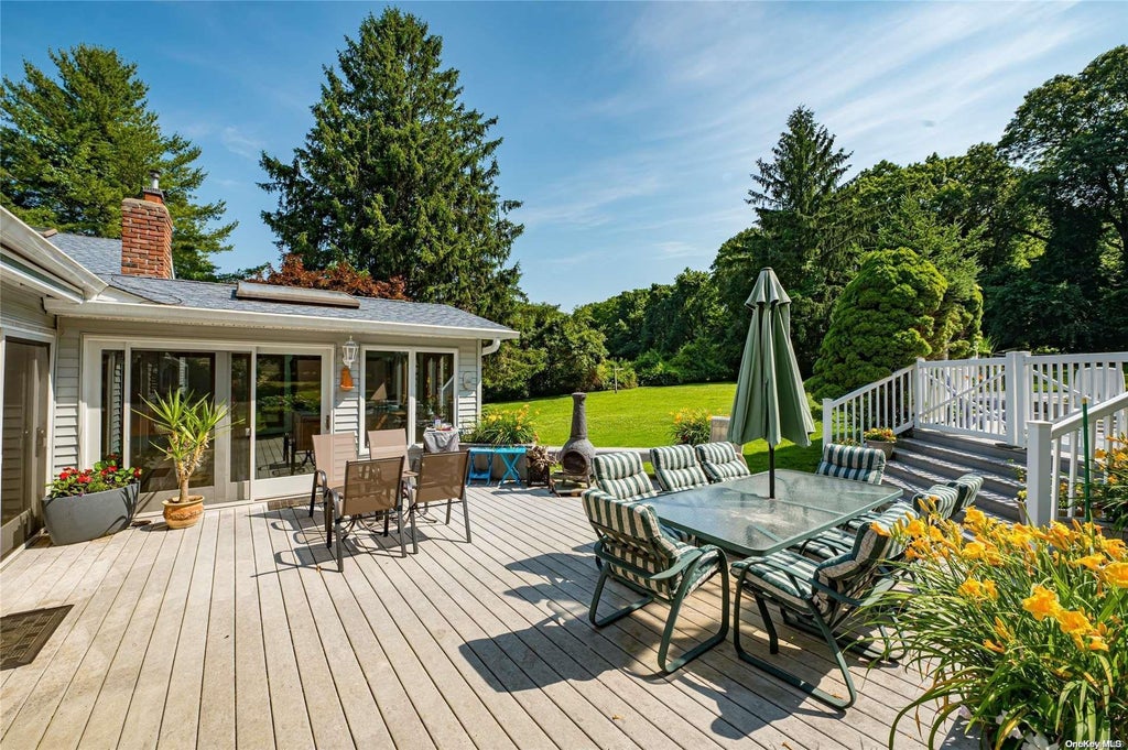 27 of 34 - 7 Somner Drive, Dix Hills, NY