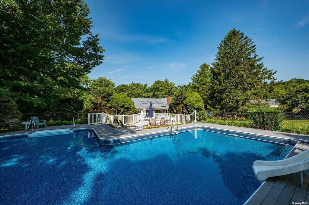 30 of 34 - 7 Somner Drive, Dix Hills, NY