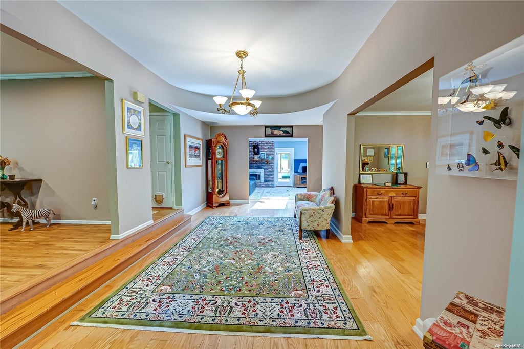 3 of 34 - 7 Somner Drive, Dix Hills, NY