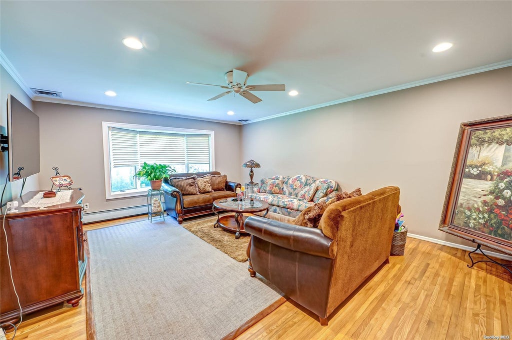 4 of 34 - 7 Somner Drive, Dix Hills, NY