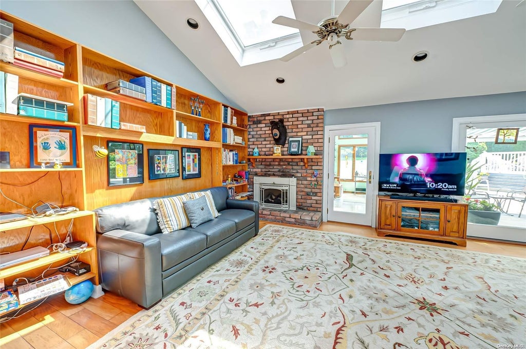 7 of 34 - 7 Somner Drive, Dix Hills, NY