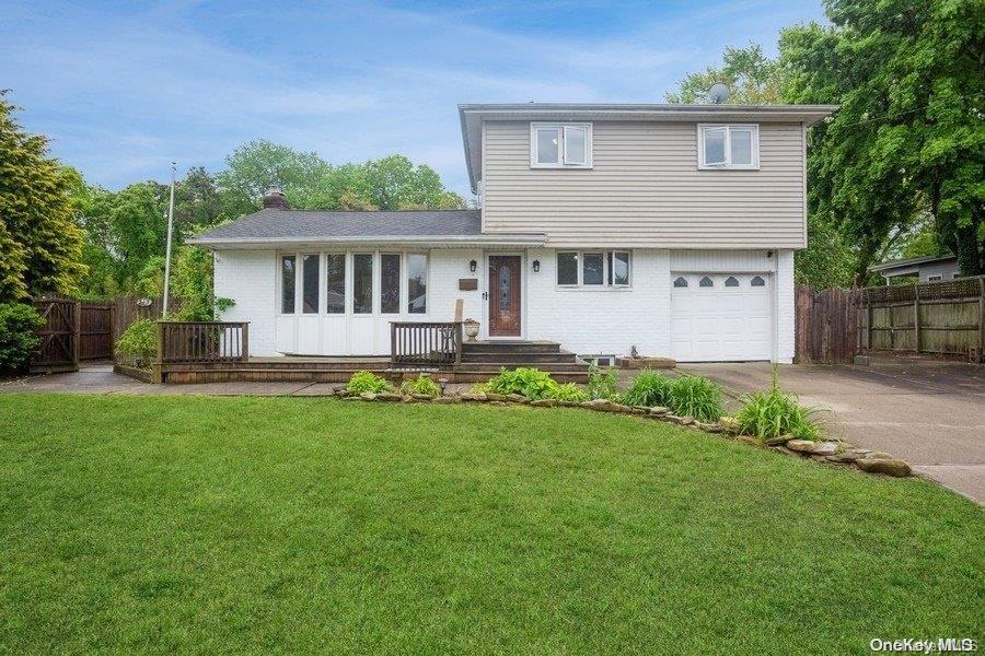 1 of 26 - 6 Riverdale Avenue, Oakdale, NY