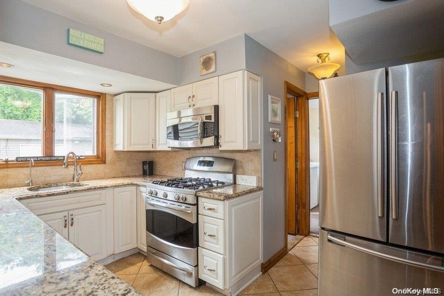10 of 26 - 6 Riverdale Avenue, Oakdale, NY