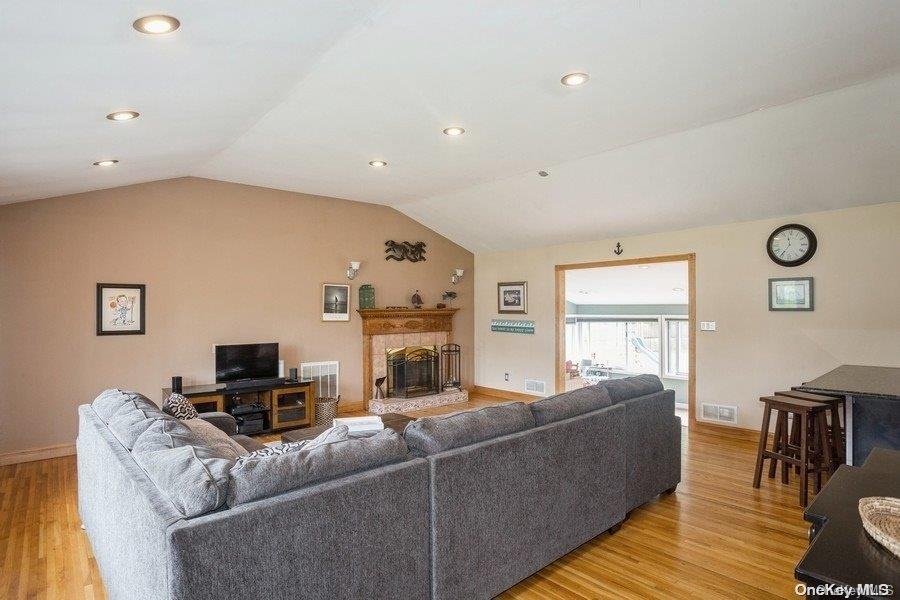 5 of 26 - 6 Riverdale Avenue, Oakdale, NY