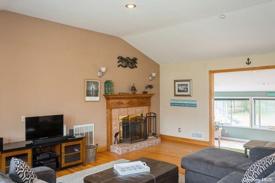 6 of 26 - 6 Riverdale Avenue, Oakdale, NY