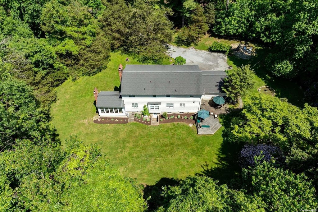 25 of 31 - 4 Pippin Lane, Lloyd Harbor, NY