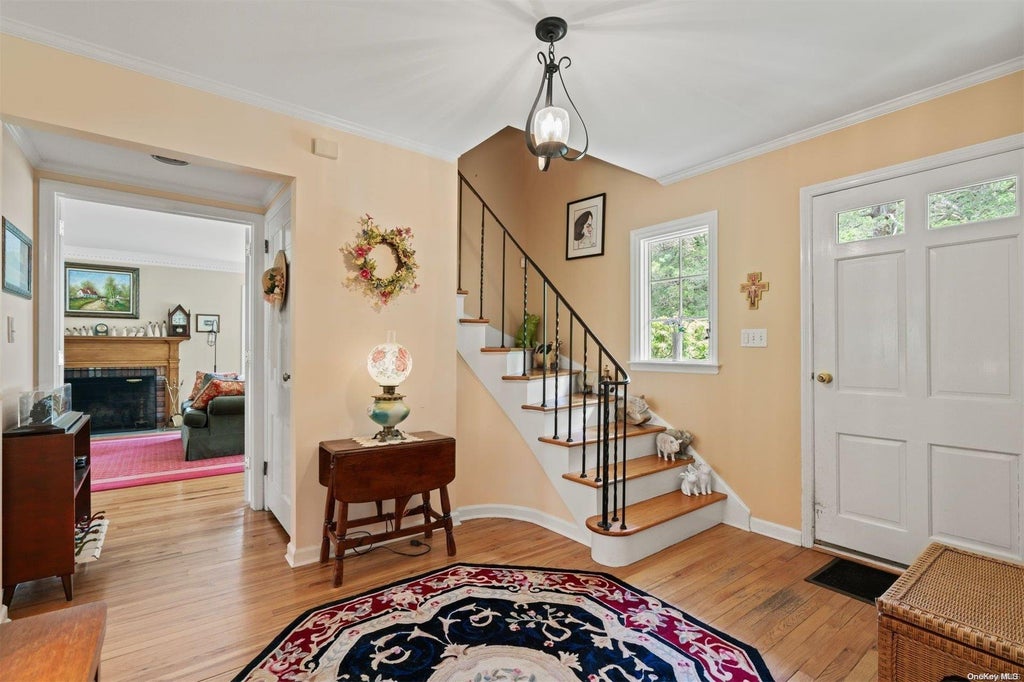2 of 31 - 4 Pippin Lane, Lloyd Harbor, NY