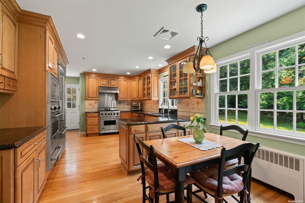 4 of 31 - 4 Pippin Lane, Lloyd Harbor, NY