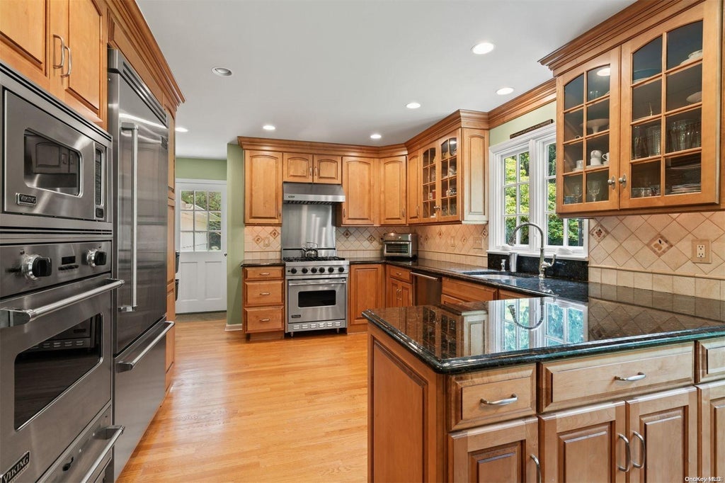 5 of 31 - 4 Pippin Lane, Lloyd Harbor, NY