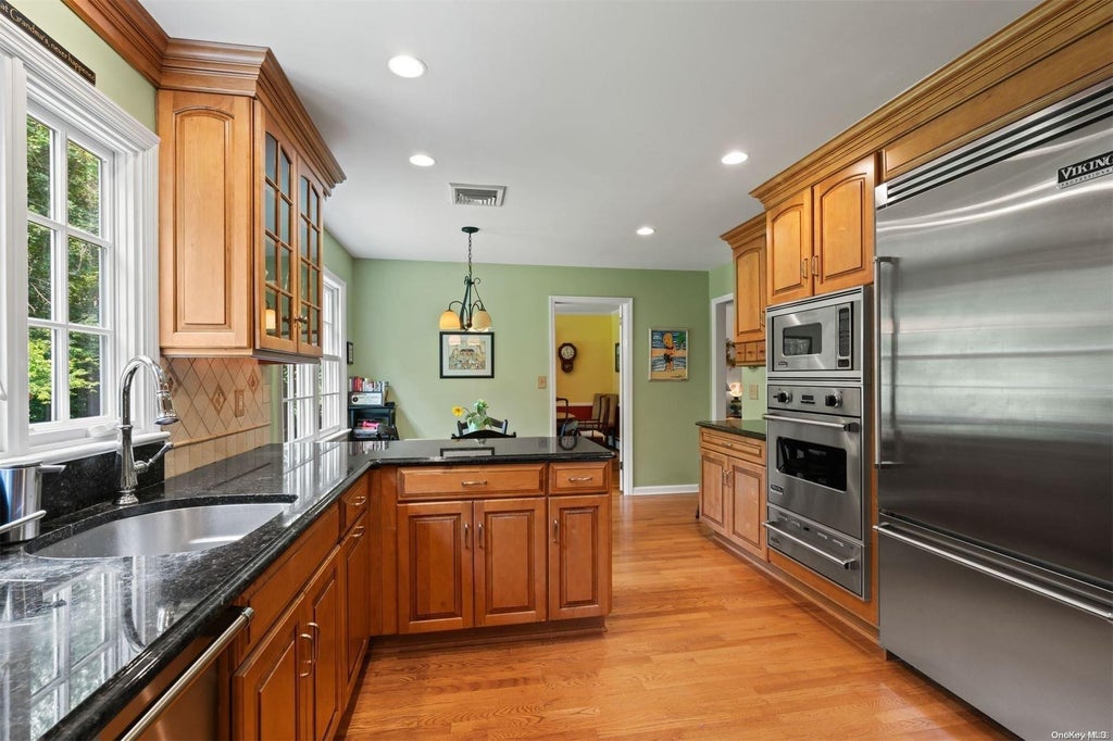 6 of 31 - 4 Pippin Lane, Lloyd Harbor, NY
