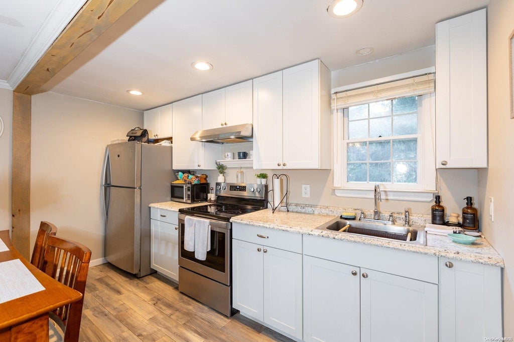 9 of 19 - 14 Elsmere Avenue, Oakdale, NY