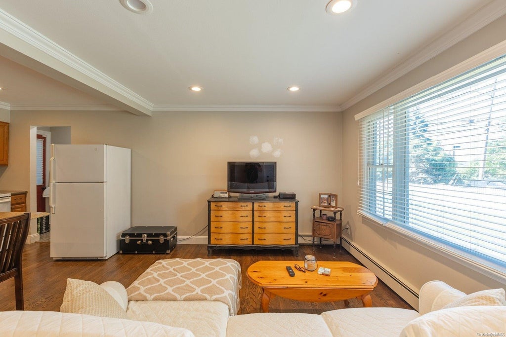 10 of 19 - 14 Elsmere Avenue, Oakdale, NY