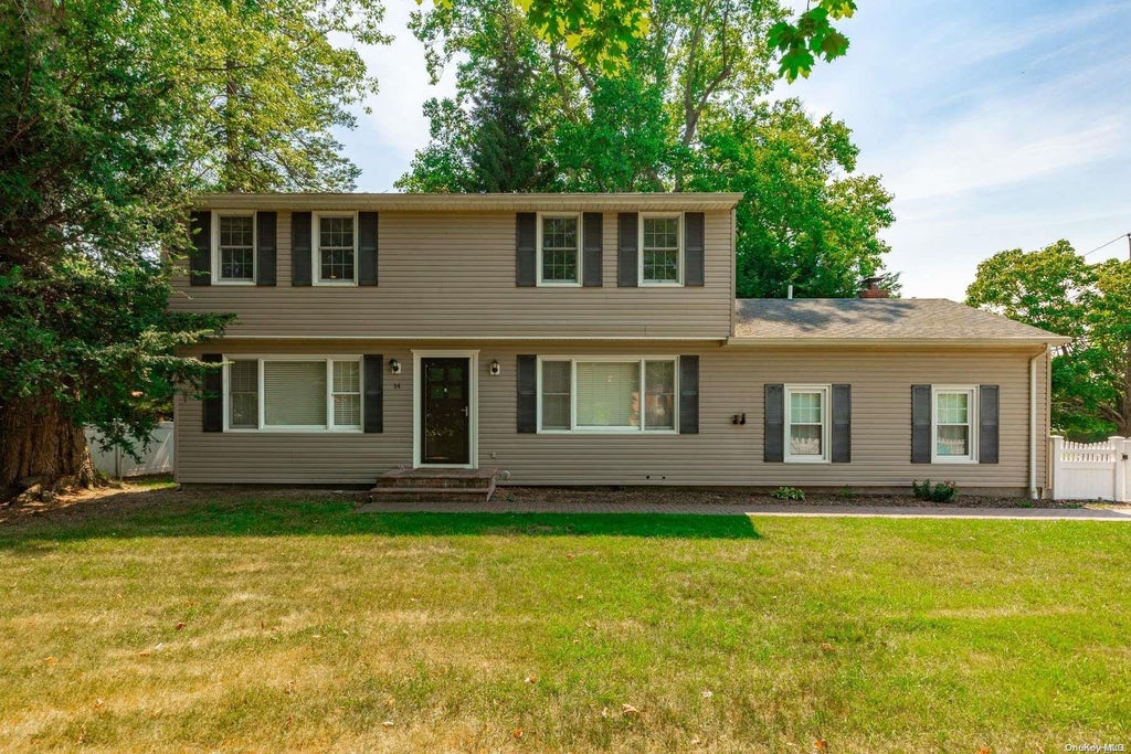 1 of 19 - 14 Elsmere Avenue, Oakdale, NY