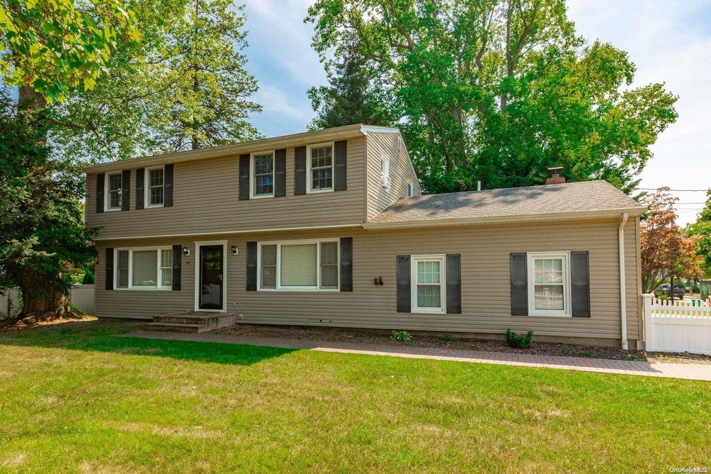 2 of 19 - 14 Elsmere Avenue, Oakdale, NY