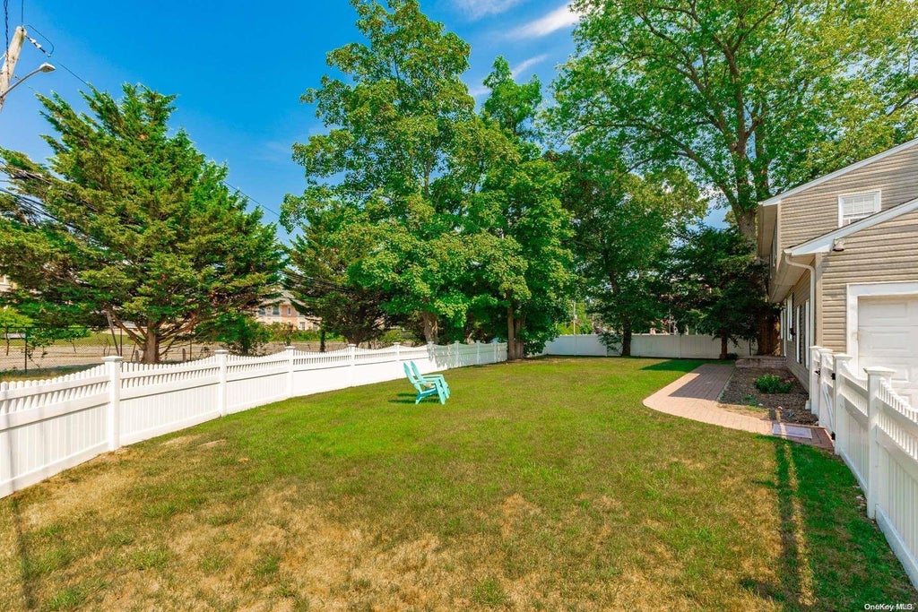4 of 19 - 14 Elsmere Avenue, Oakdale, NY