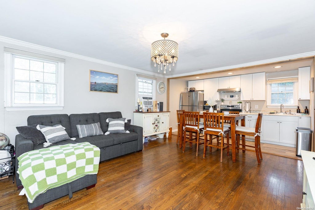5 of 19 - 14 Elsmere Avenue, Oakdale, NY