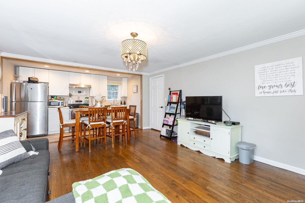 6 of 19 - 14 Elsmere Avenue, Oakdale, NY