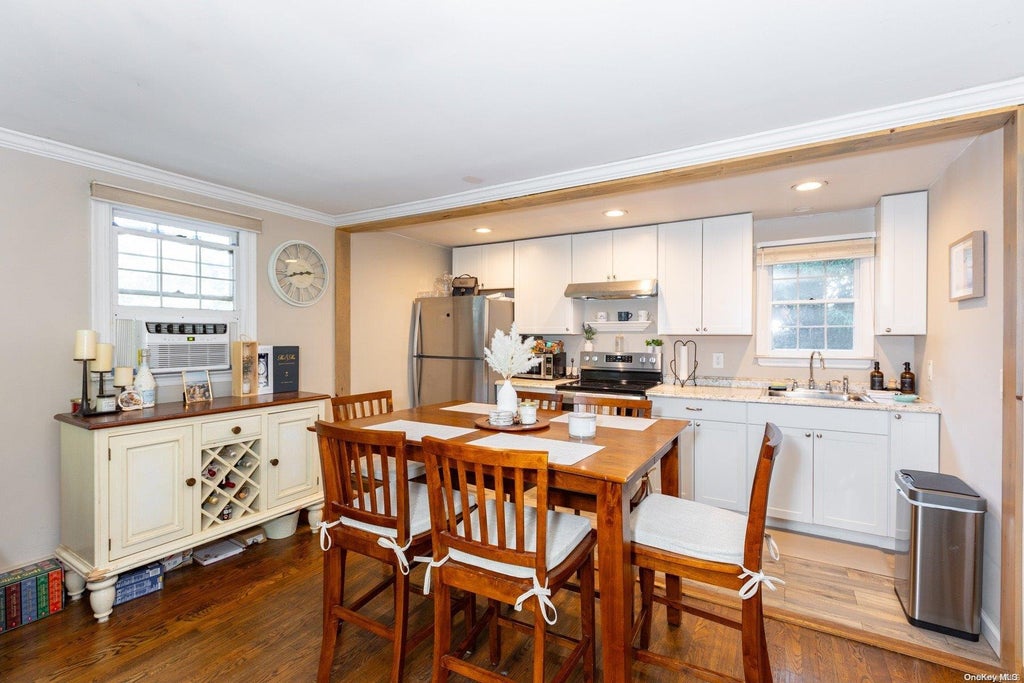 8 of 19 - 14 Elsmere Avenue, Oakdale, NY