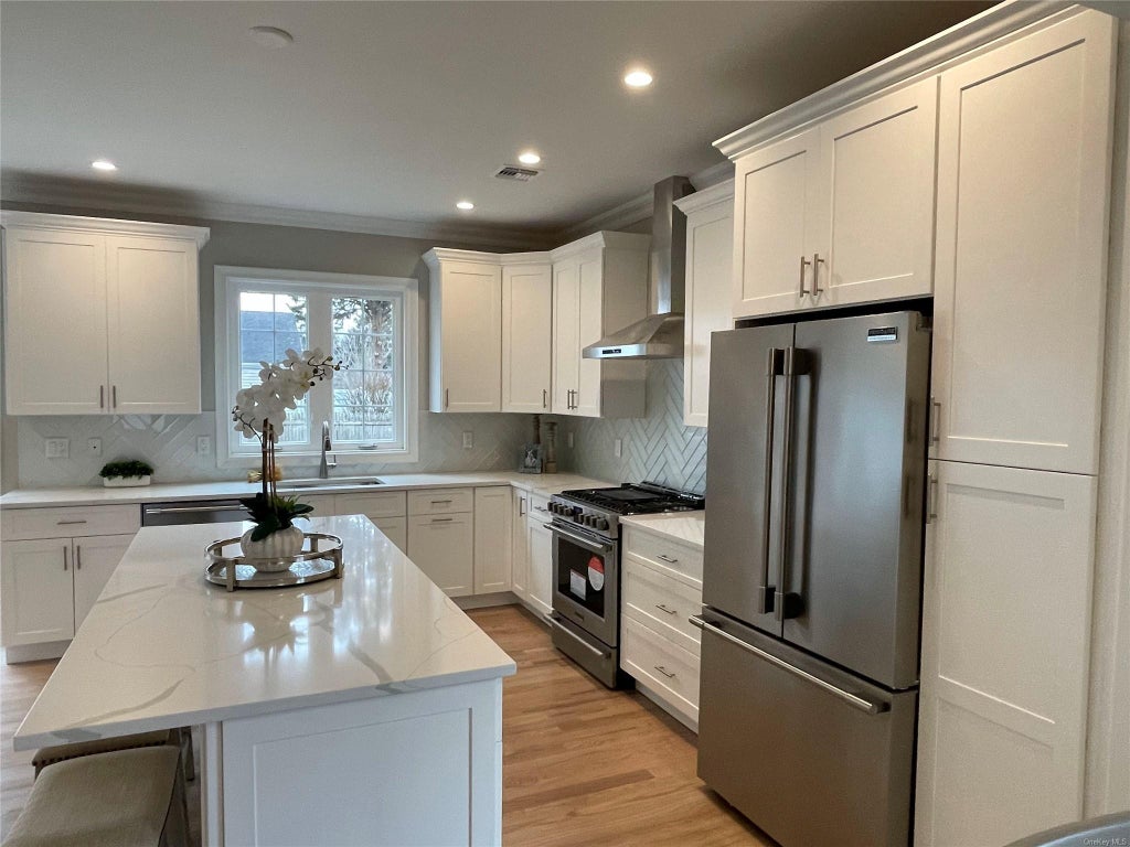 9 of 26 - 15 Dawes Avenue, Syosset, NY