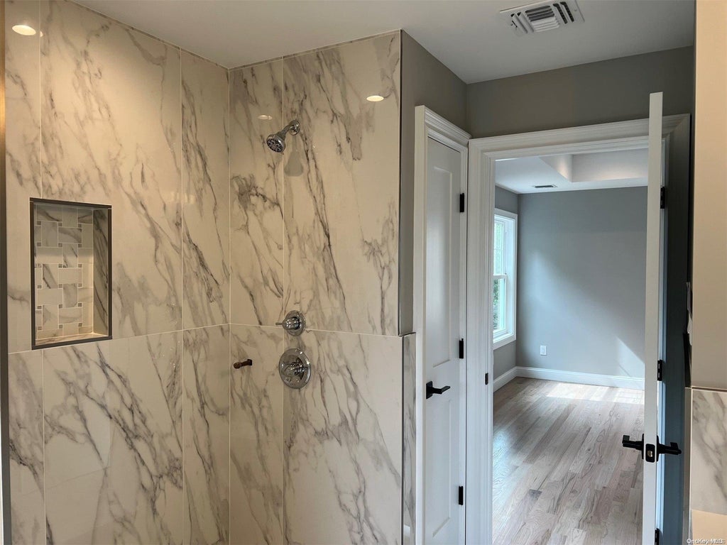 17 of 26 - 15 Dawes Avenue, Syosset, NY
