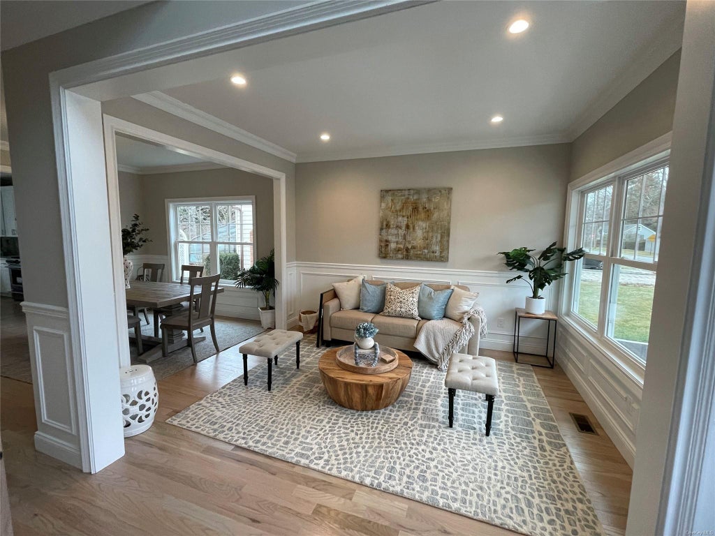 4 of 26 - 15 Dawes Avenue, Syosset, NY