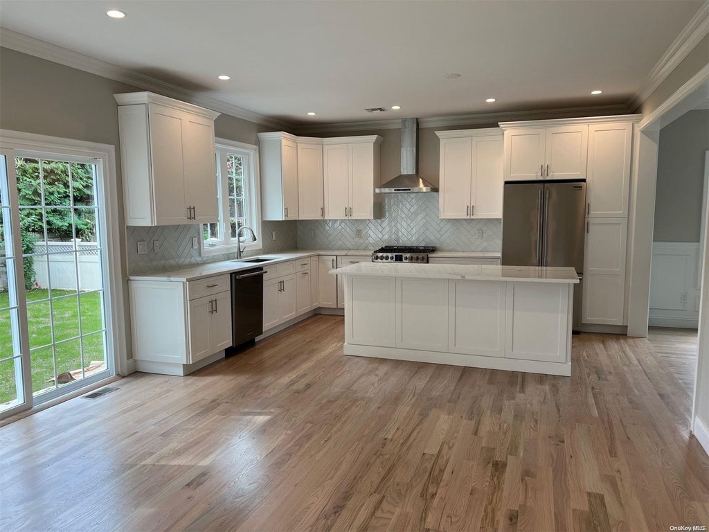 6 of 26 - 15 Dawes Avenue, Syosset, NY