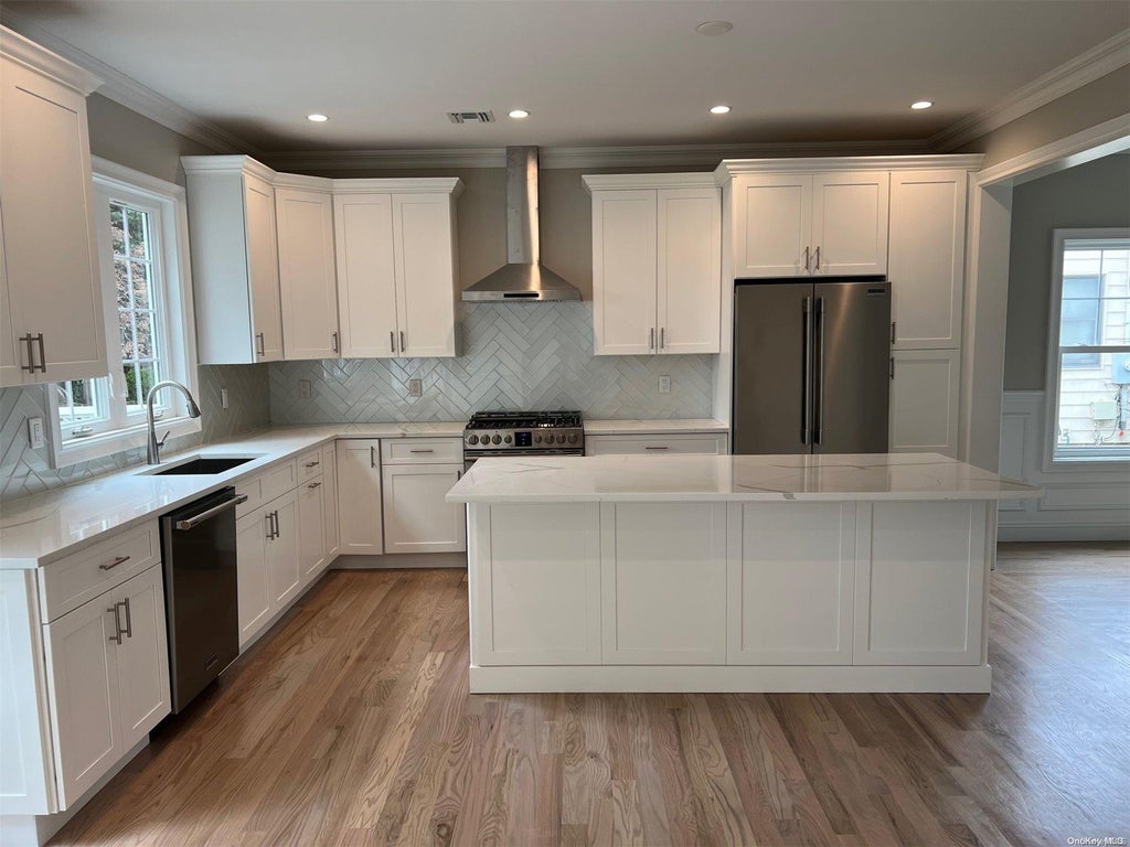 7 of 26 - 15 Dawes Avenue, Syosset, NY