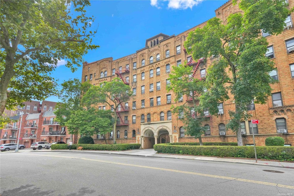 1 of 23 - 83-44 Lefferts Boulevard # 6g, Kew Gardens, NY