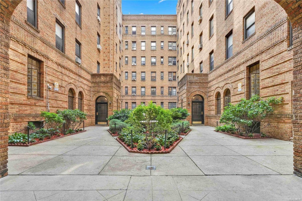 2 of 23 - 83-44 Lefferts Boulevard # 6g, Kew Gardens, NY