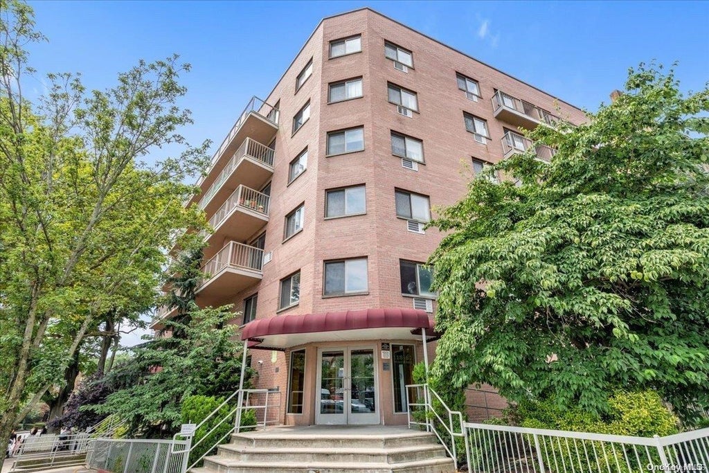 12 of 14 - 118-82 Metropolitan Avenue # 7a, Kew Gardens, NY