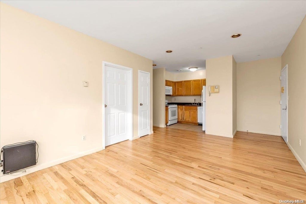 4 of 14 - 118-82 Metropolitan Avenue # 7a, Kew Gardens, NY